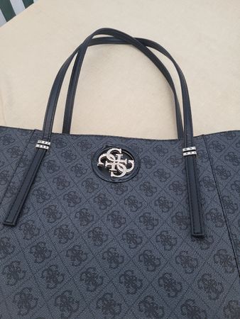 Guess Handtasche schwarz mit Logo Muster neuwertig original