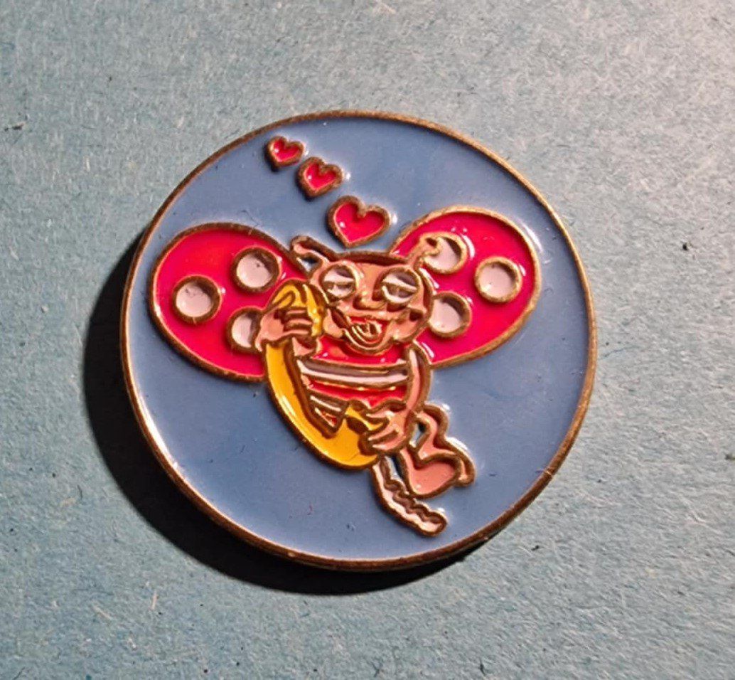 Placchette & Badge: Pin Blick Käfer in blau – Usato da Härkingen venduto da specialshapes