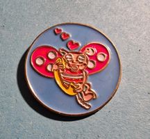 Pin Blick Käfer in blau