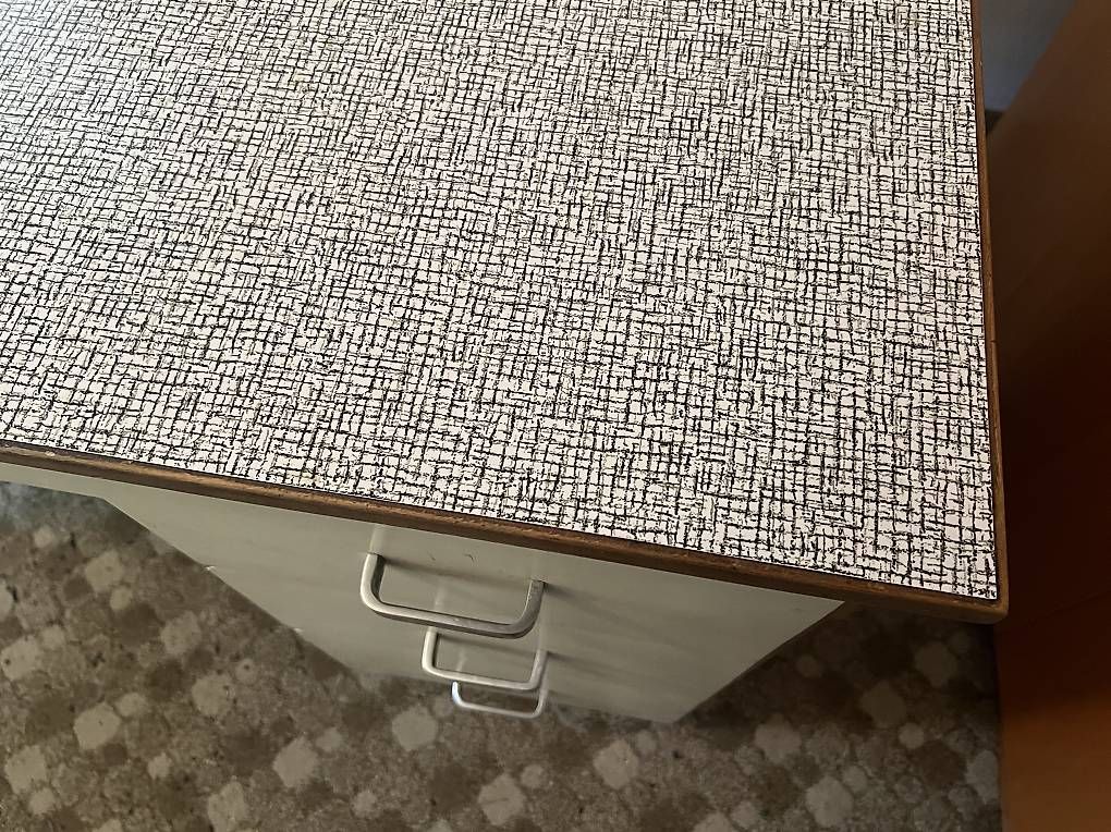 Scrivanie: Bureau ancien, placage Formica  – Usato da Epalinges venduto da jpe_2twg 1