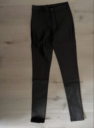 Schwarze Kunstlederhose, Top Zustand - Grösse 36/S