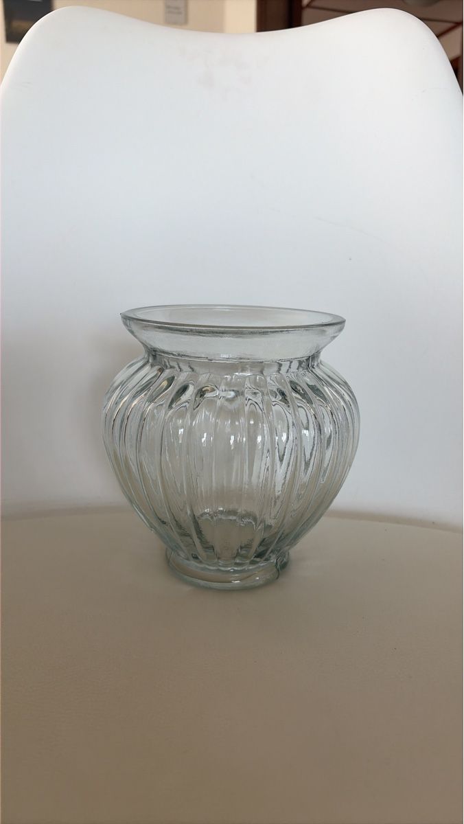 Vasen & Gefässe: Glas Vase geriffelt klein gebraucht – Gebraucht aus Opfershofen TG von dan_nxk8