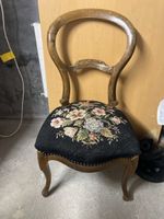 Antiker Stuhl mit Blumenmuster - Vintage Chic! 43