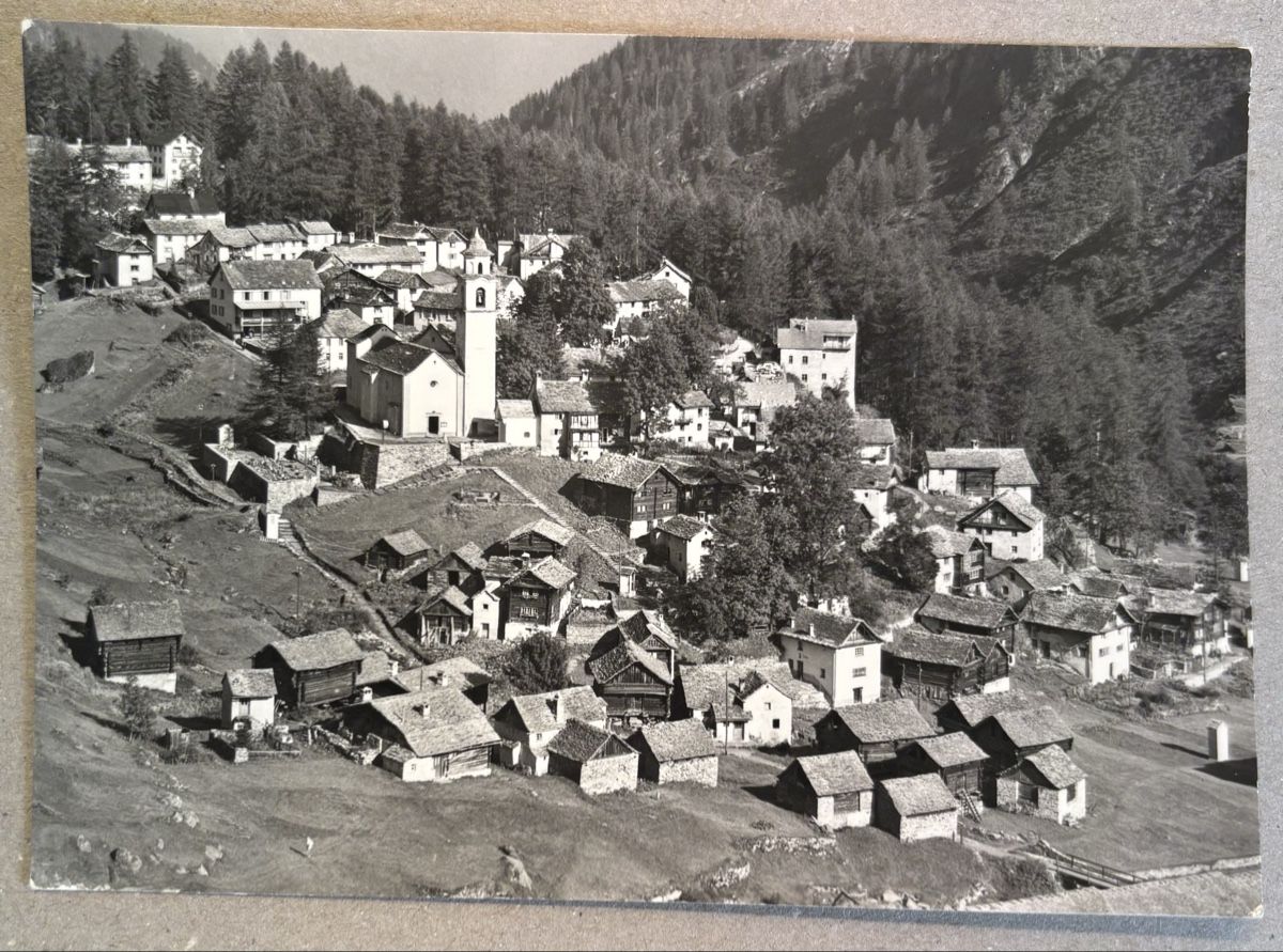 Cartoline postali: Ansichtskarte Bosco Gurin Tessin – Usato da Luzern venduto da Balbel