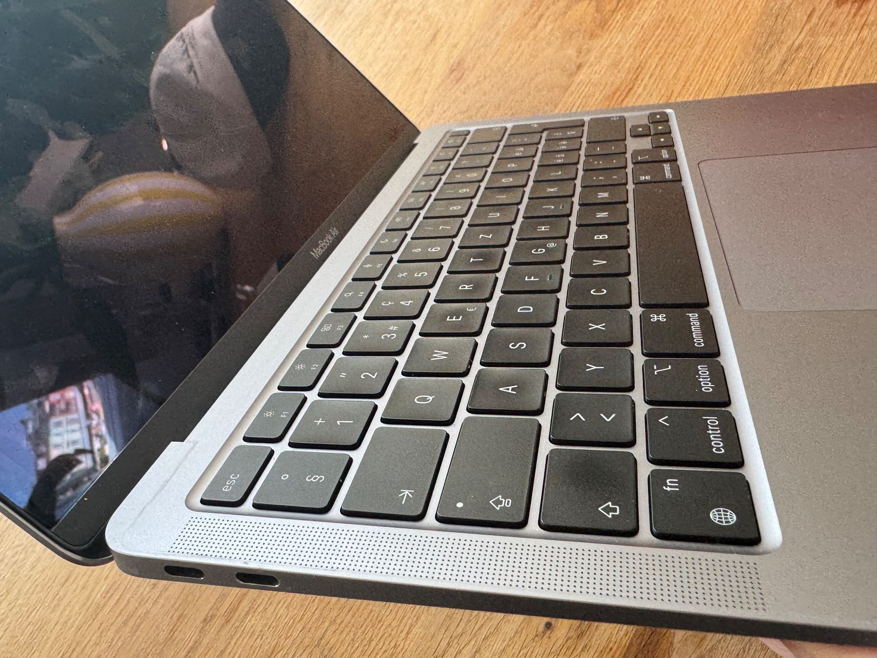 Apple Notebook: Apple MacBook Air M1 2020 in Silber – Usato da Zürich venduto da pau_5rhr 3