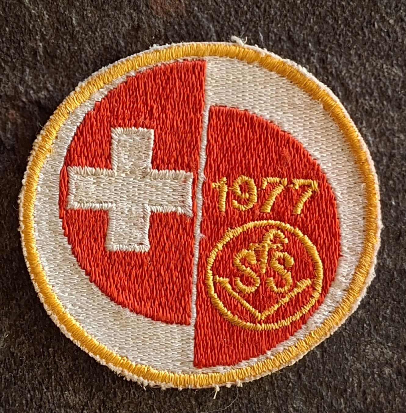Toppe: Aufnäher Schweiz 1977 SvS mit Kreuz  – Usato da Siebnen venduto da Leissav
