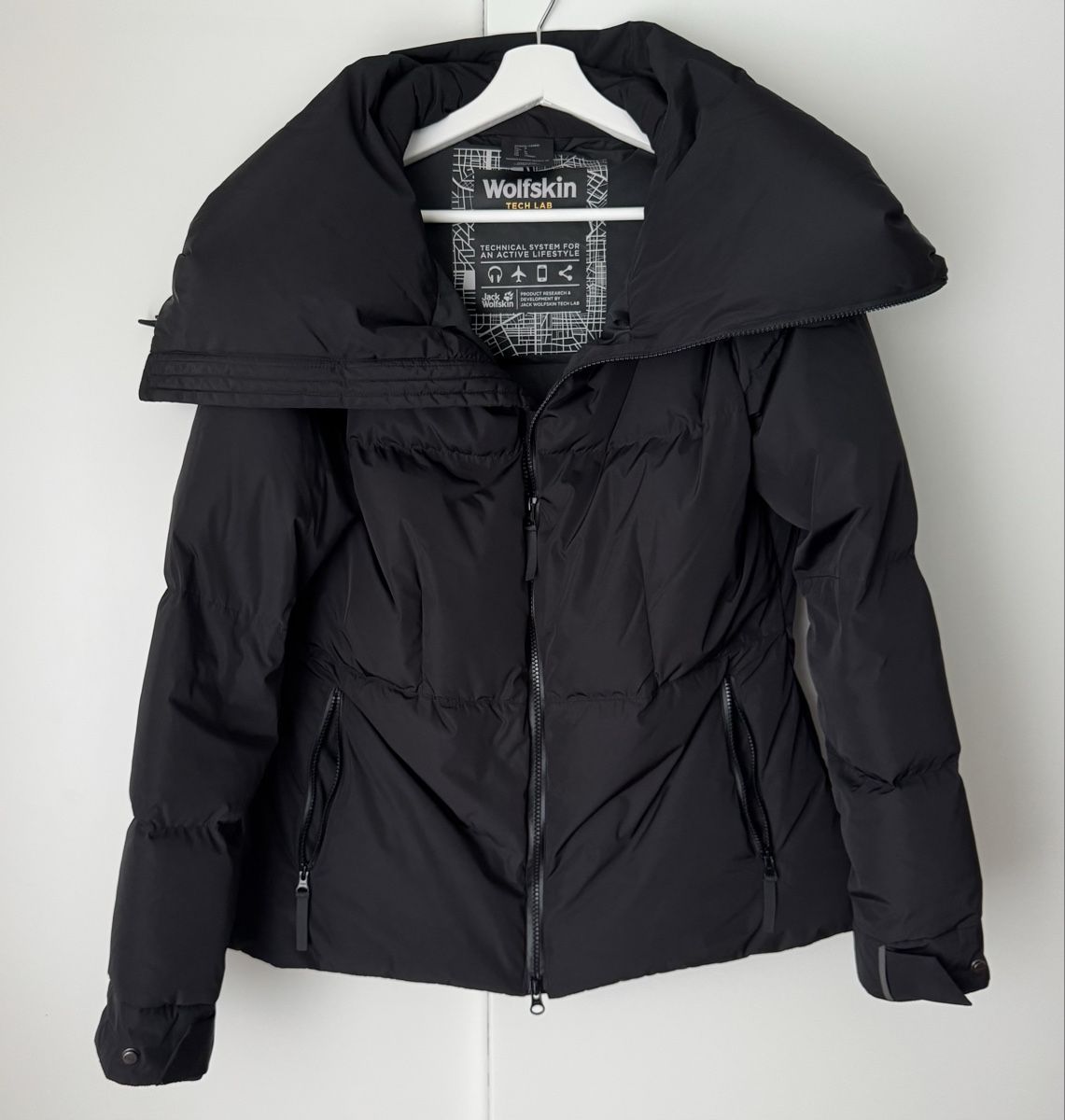 Jack Wolfskin Giacche: NEUE Schwarze Jack Wolfskin Winterjacke – Nuovo (secondo la descrizione) da Dübendorf venduto da kat_v59k