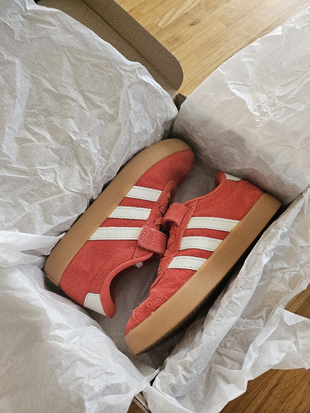 Adidas Herrenschuhe: NEUE Adidas Kinder Turn- oder Hallenschuhe Gr. 30.5 Coralrot – Neu und originalverpackt aus Rapperswil SG von dslemer 8