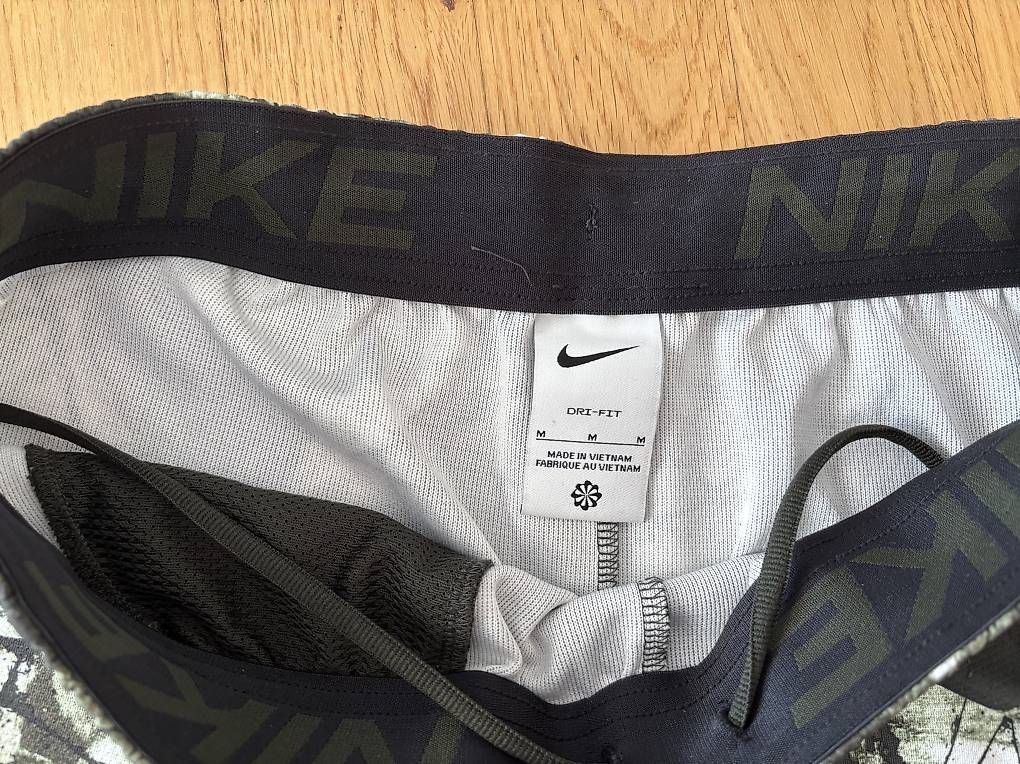 Nike Pantaloni: Short Nike M – Usato da Muri b. Bern venduto da Saldayann 2