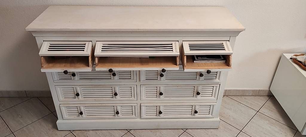 Credenze: Cassettiera stile coloniale in legno – Usato da Breganzona venduto da tabaski 1