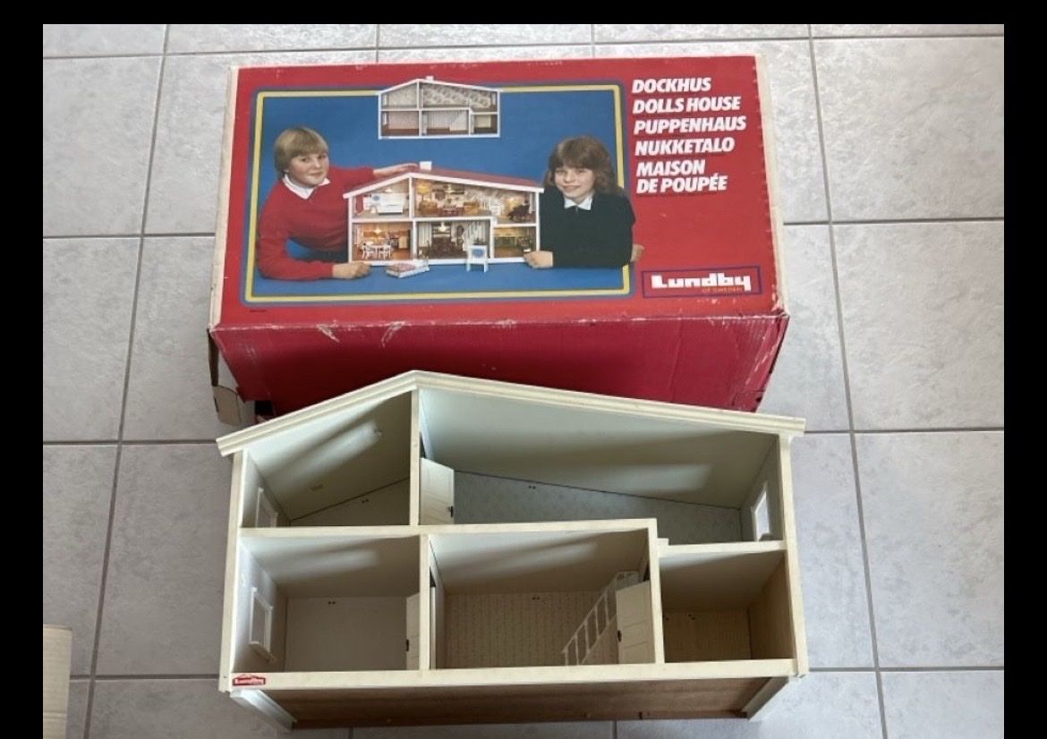 Lundby Case e mobili per bambole: Puppenhaus Lundby – Usato da Lostorf venduto da Venice16