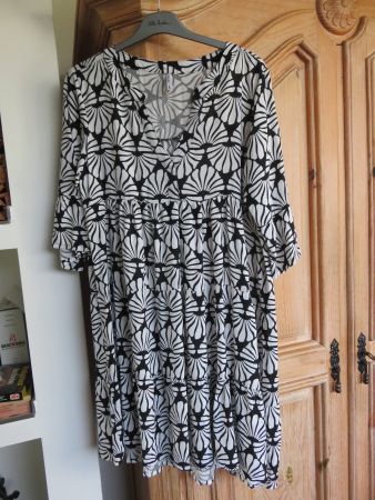 NEUES KLEID Gr. 46