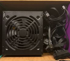 Das ist ein PC-Netzteil mit 500 Watt.
