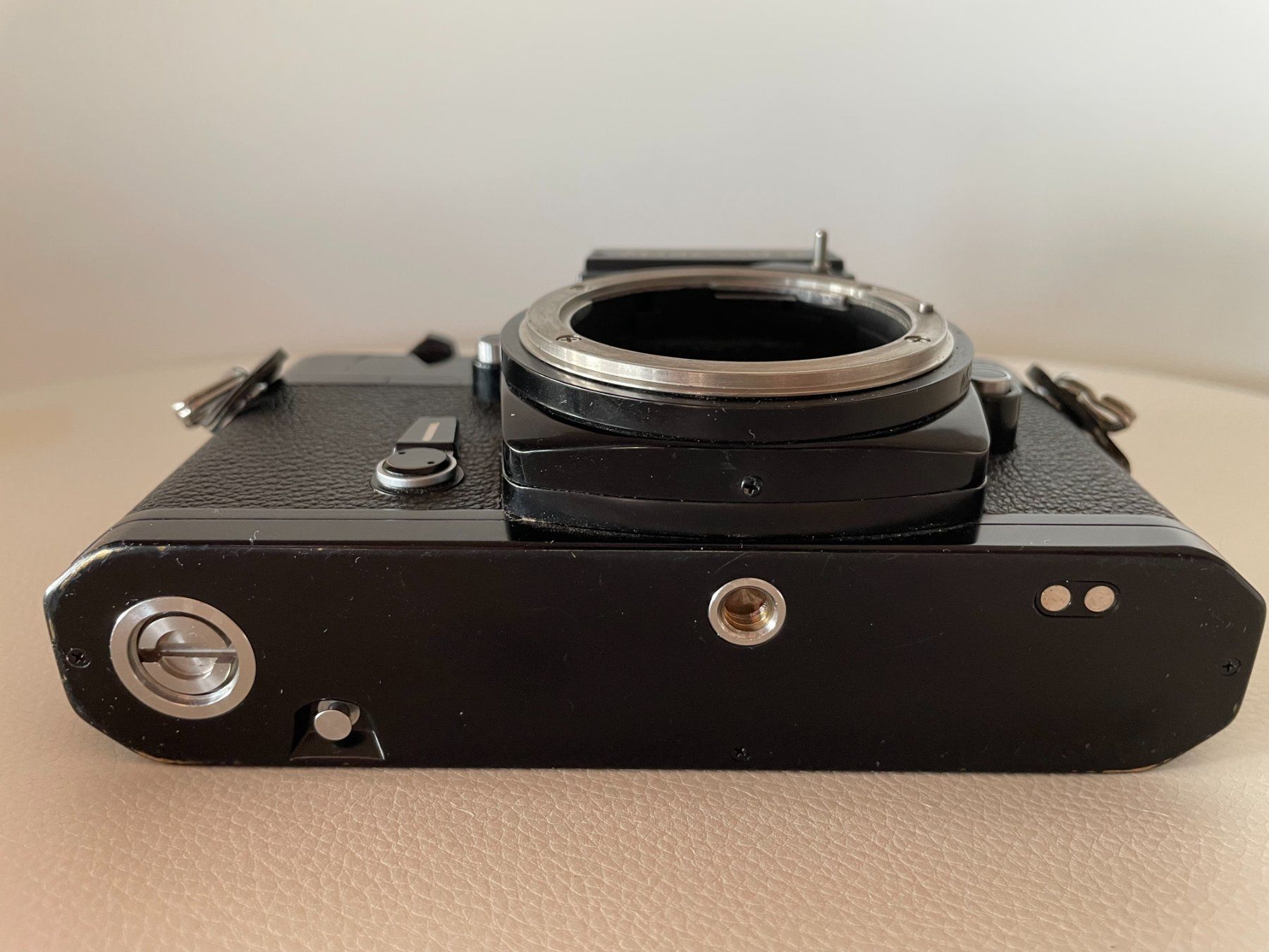 Nikon Fotocamera: Nikon Nikkormat EL Black – Usato da Petit Lancy venduto da gil_hr6v 4