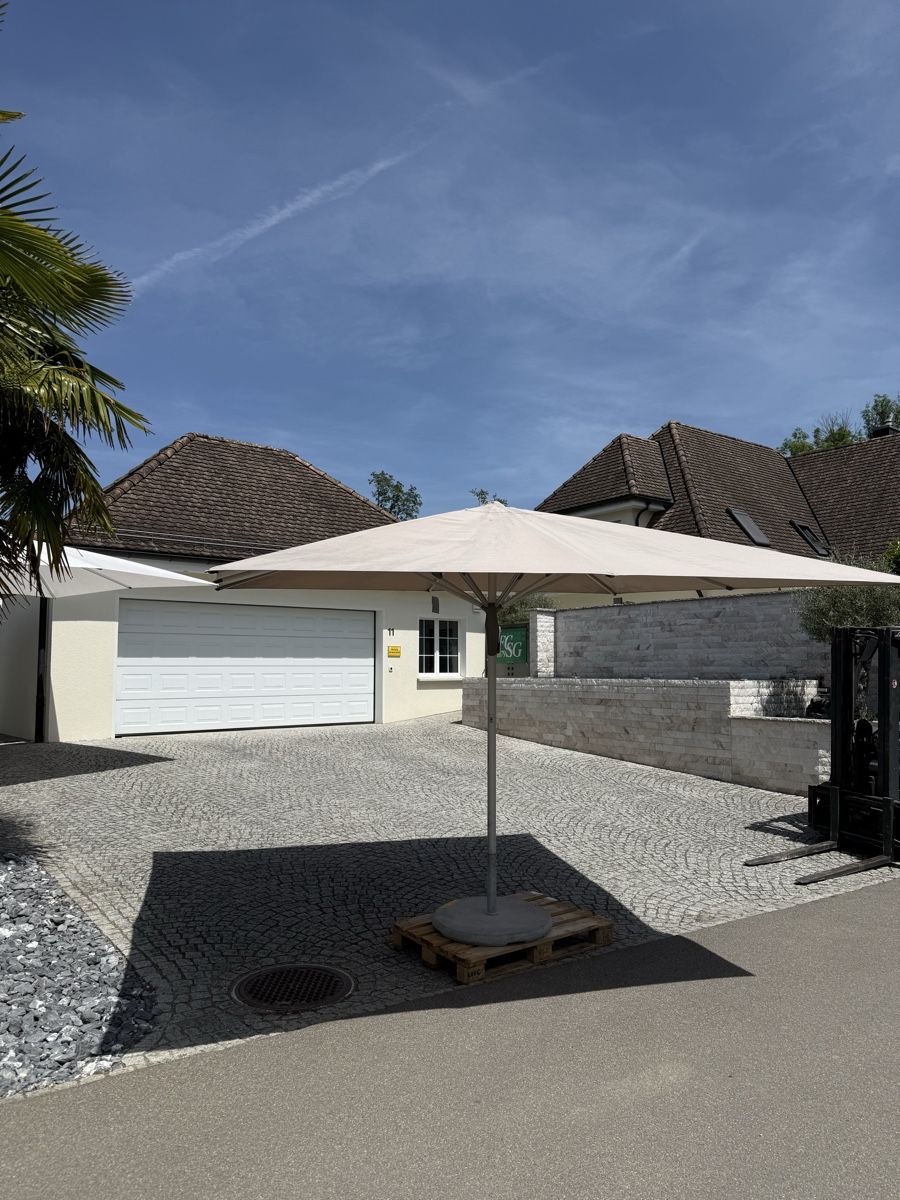 Glatz Ombrelloni: Sonnenschirm Fortero 350cm x 350cm – Usato da Bussnang venduto da IfeAS4 1