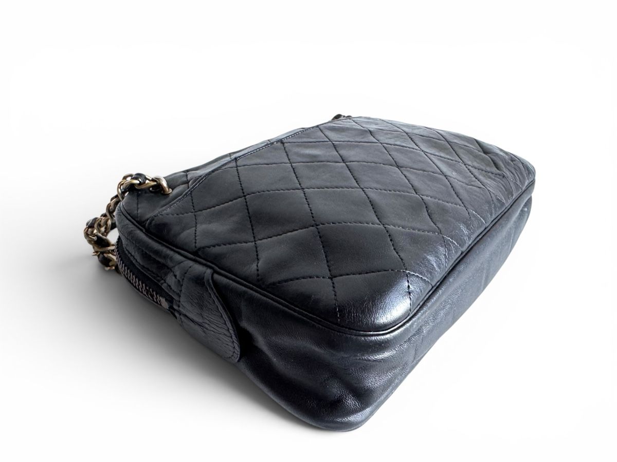 Chanel Taschen für Damen: CHANEL Vintage Quilted Camera Bag Tasche – Gebraucht aus Kriens von hannaandkiko 6