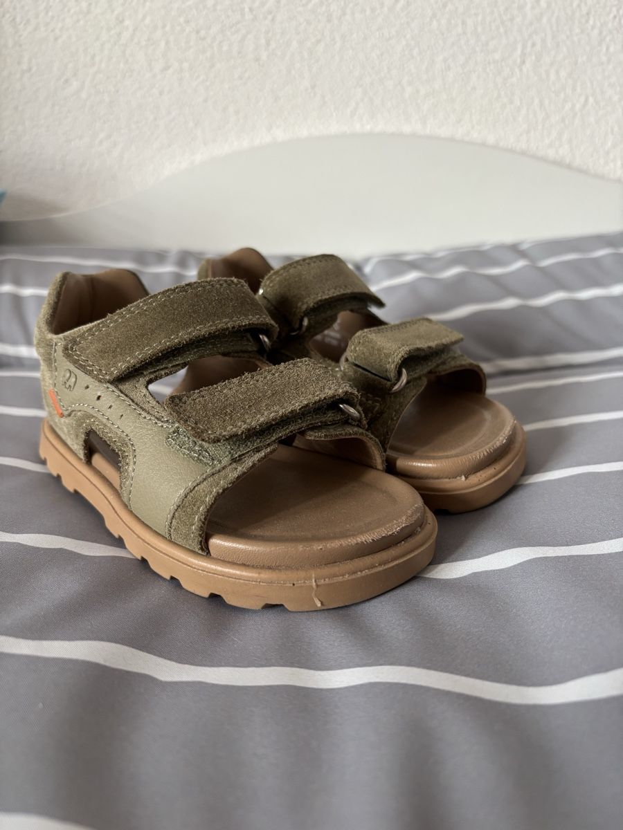 Scarpe per ragazzi: Sandalen, Grösse 24 – Usato da Schleinikon venduto da Jessica_Lutishi