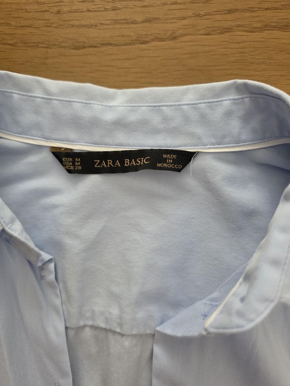 Camicette: Zara Basic Hemd hellblau Grösse M guter Zustand – Usato da Luzern venduto da oli_6x2r 2