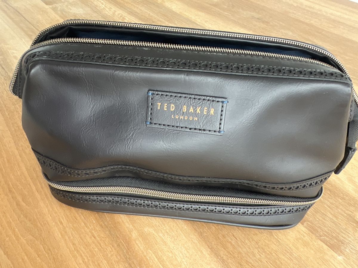 Custodie per cosmetici: Ted Baker Necessaire, dunkelblau Lederoptik – Nuovo (secondo la descrizione) da Uetikon am See venduto da Sarahm76