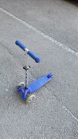 Kinderroller blau mit Helm mintgrün gebraucht