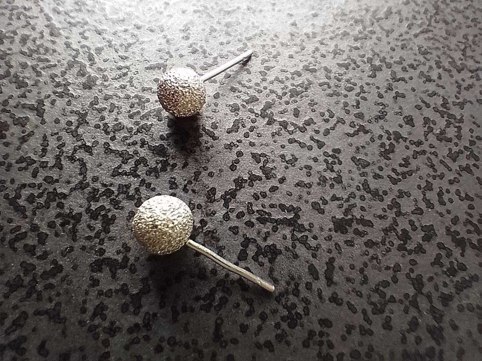 Ohrringe & -stecker: Elegante Silberohrringe 925 Silber Kugelform – Gebraucht aus Luzern von Seri4 1