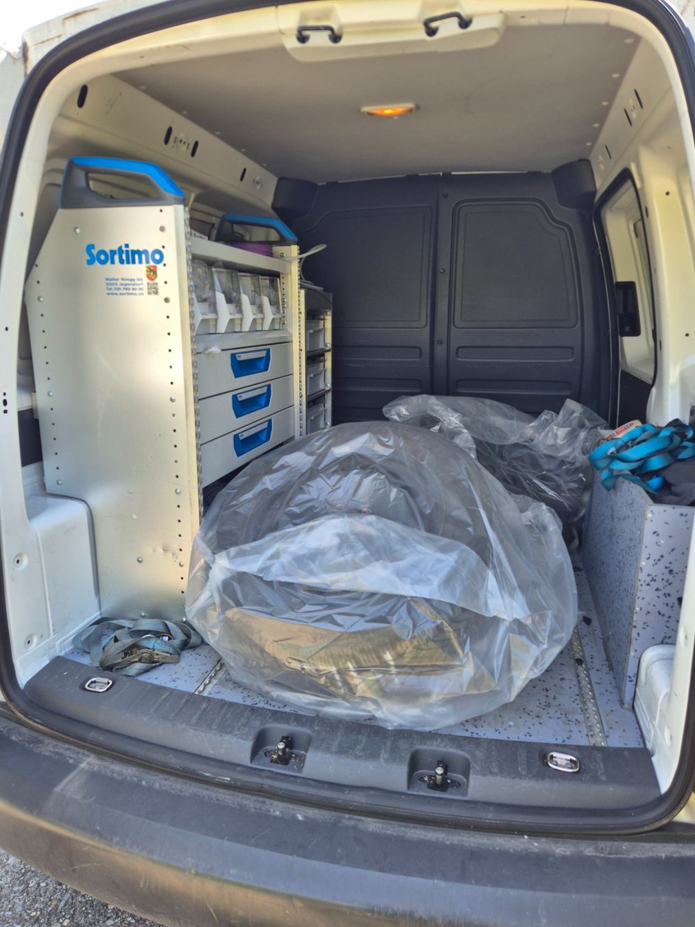 VW Veicoli commerciali: Vw Caddy 2.0diesel Automat – Usato da Grenchen venduto da Andreeandr 5
