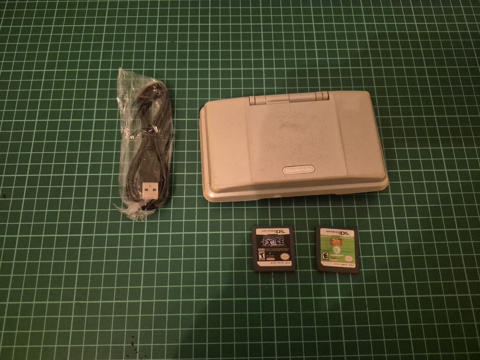 Nintendo Console: Nintendo DS Original Handheld Console Bundle W/ Games – Usato da Meyrin venduto da Retro-GZ