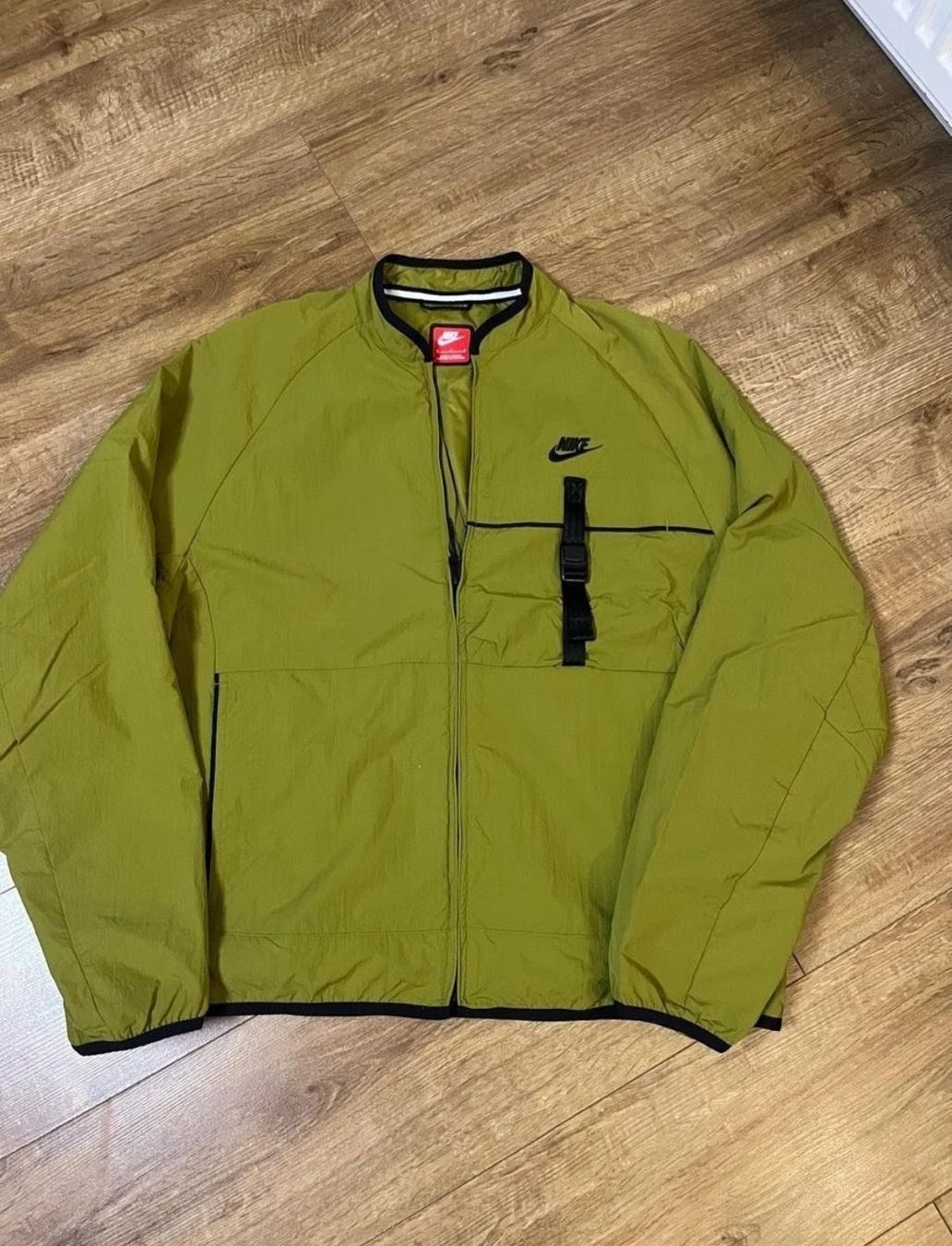 Nike Giacche: Nike Tech Jacket (Size S) New!! – Nuovo (secondo la descrizione) da Zürich venduto da CG_8