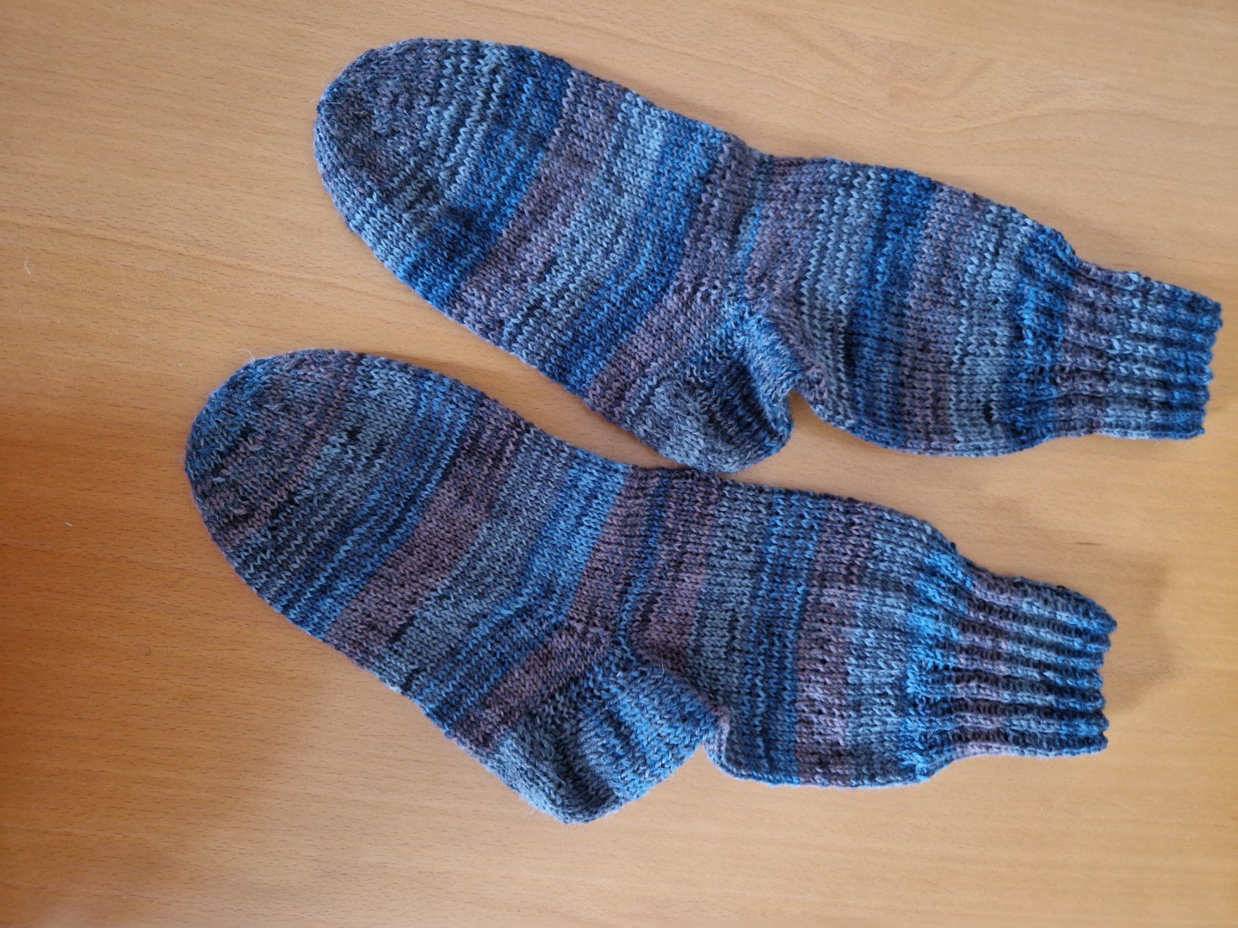 Calze: handgestrickte Socken Gr. 43,   2 Paar – Nuovo (secondo la descrizione) da Ursenbach venduto da gruenblau 3