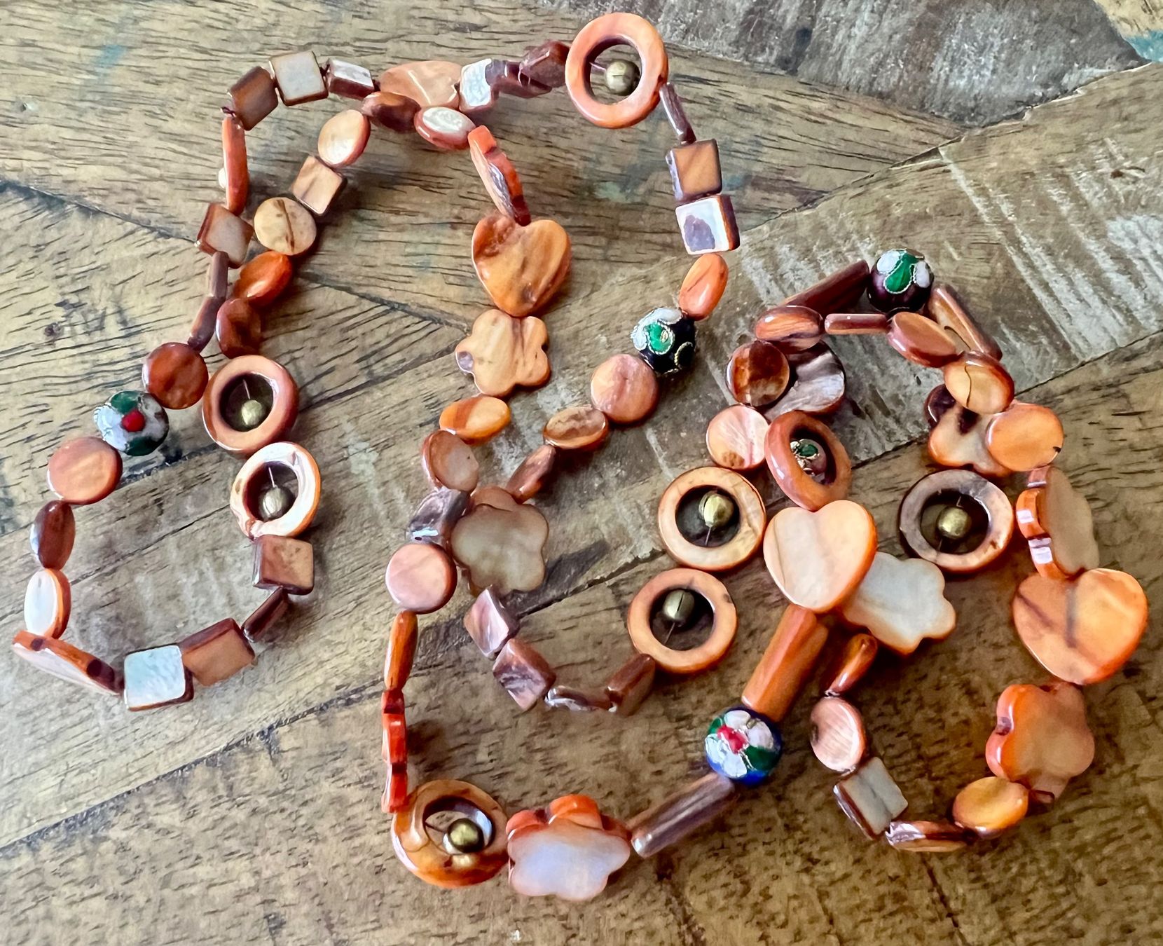 Ketten: Boho Longkette Perlmutt mit Herzen & Cloisonné - Unikat – Gebraucht aus Ruswil von artbyhand 9