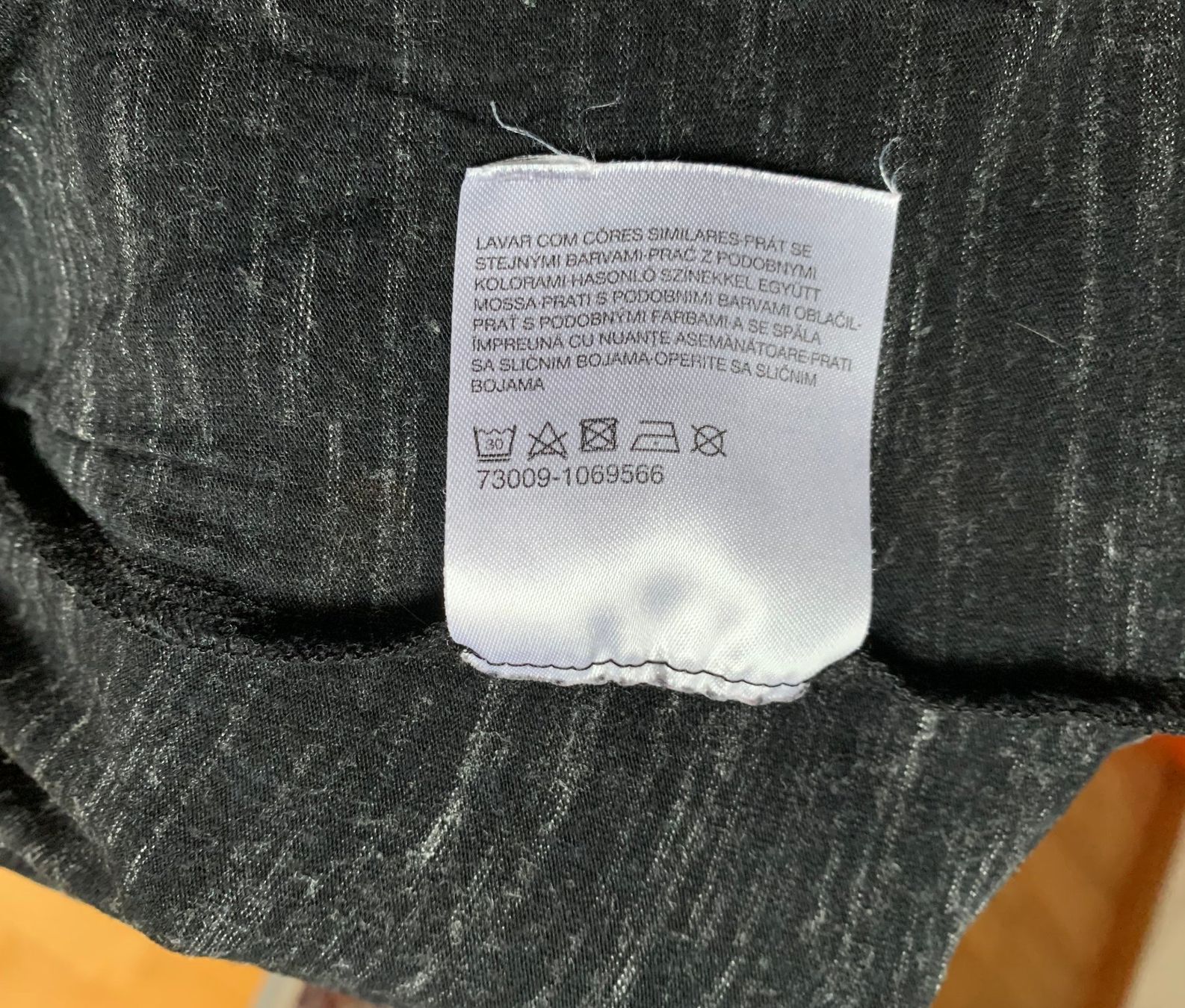 C&A T-shirt: T-Shirt The Basic schwarz meliert – Usato da Zäziwil venduto da kreative-ideen 4
