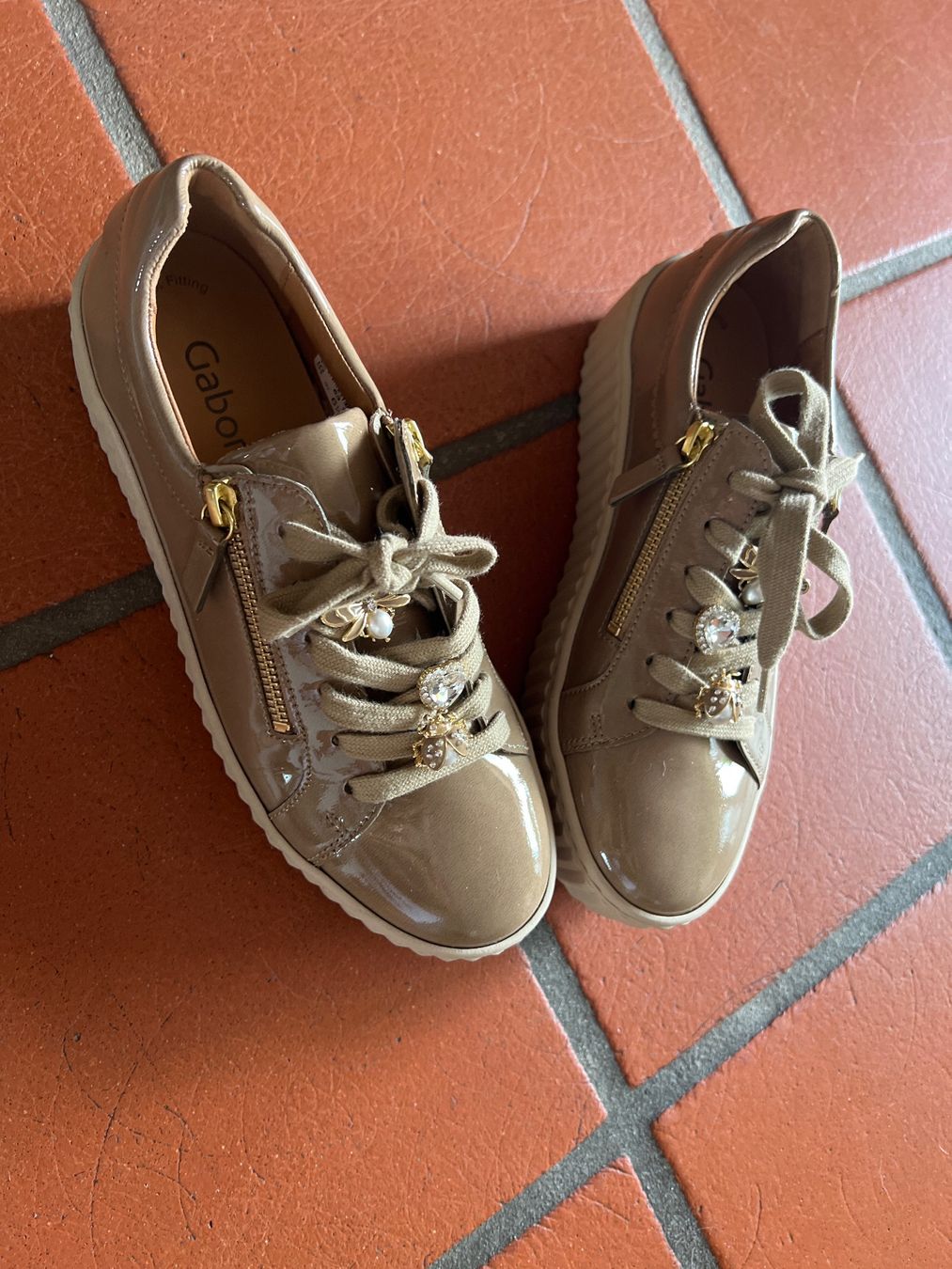 Gabor Scarpe da donna: Sneaker GABOR Grösse 6.5 neuwertig beige – Nuovo (secondo la descrizione) da Ruggell venduto da Malbuntiger01 2