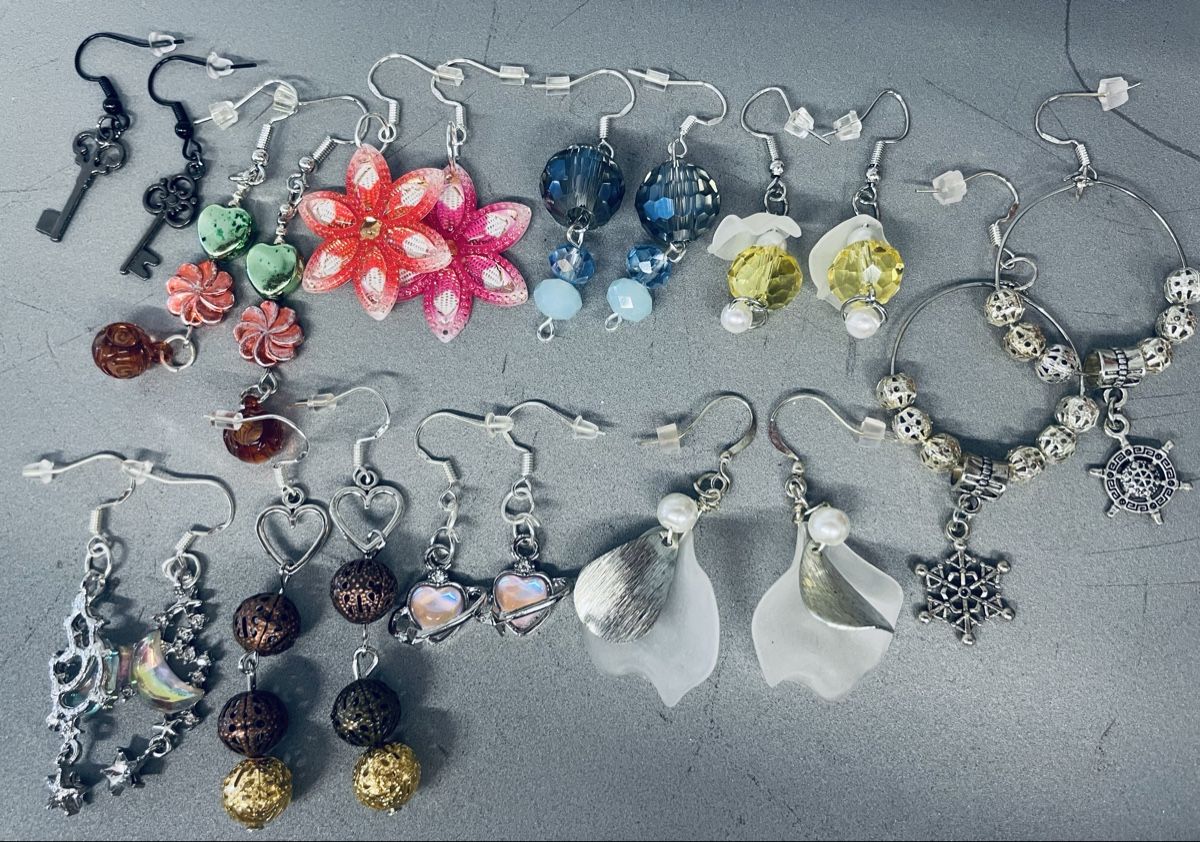 Orecchini pendenti & Orecchini a lobo: Ohrringe, Modeschmuck, diverse Modelle, neu – Nuovo e nell'imballaggio originale da Au ZH venduto da Jaggy4 1