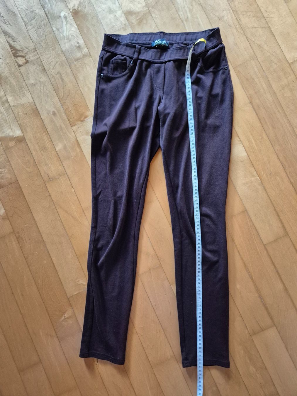 Pantaloni: Coole Damen Treggings – Usato da Walenstadt venduto da grischalounge1 3