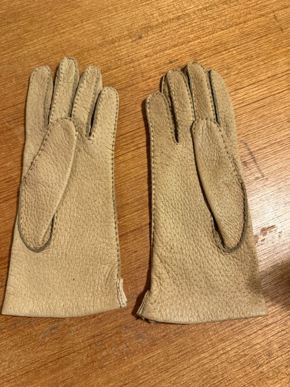 Guanti & manicotti: Gants "beurre" RARE – Usato da Le Cerneux-Veusil venduto da Maraud01 6