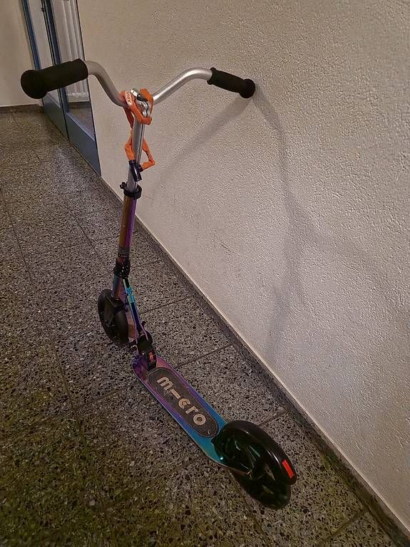Micro Kickboard: Micro Cruiser LED Neochrome Faltbar – Gebraucht aus Reinach BL von ani_8xbq 2
