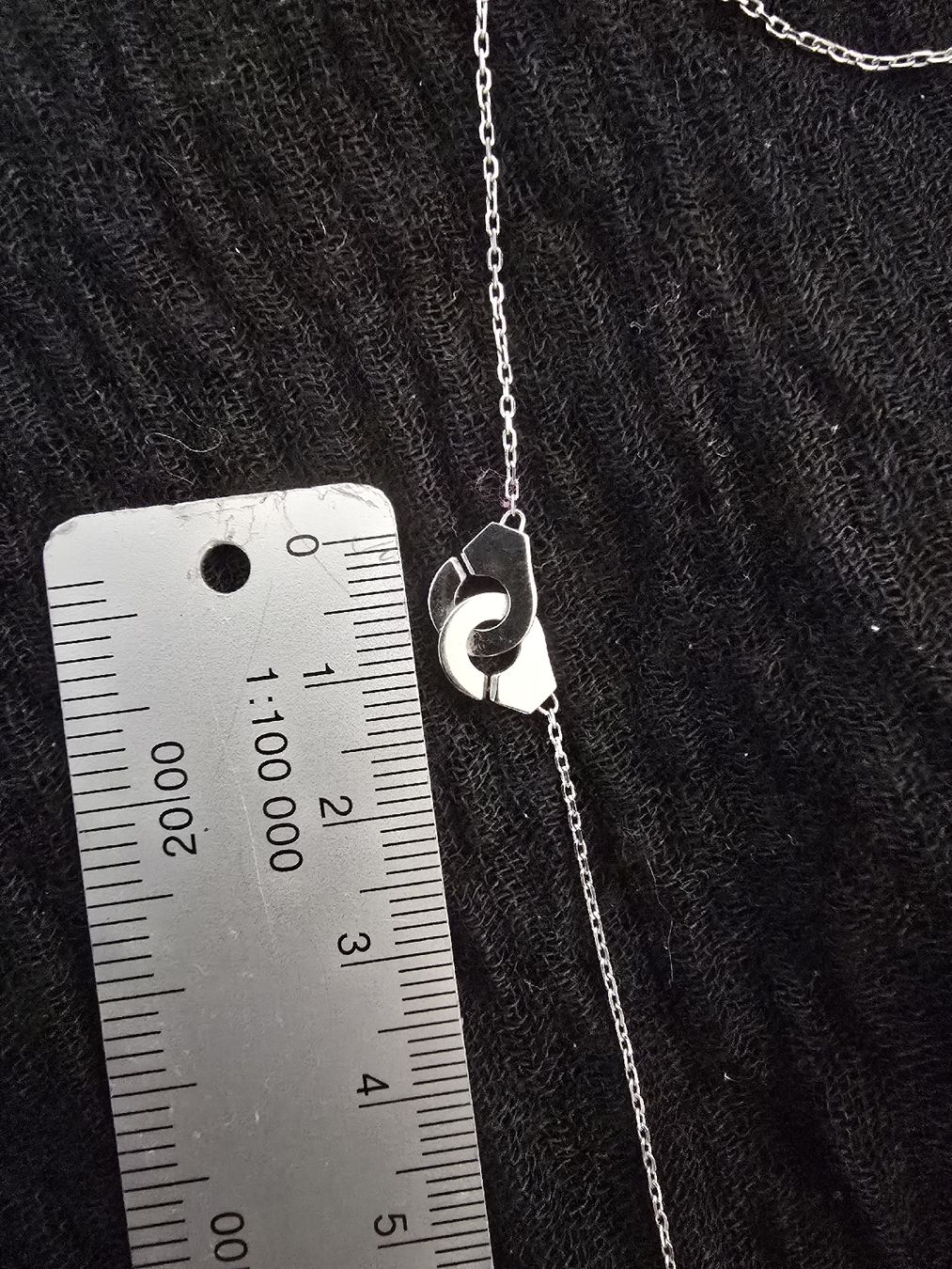 Colliers: Collier Menottes dinh van or blanc 750  – D'occasion à Satigny par Baazarbaron 3