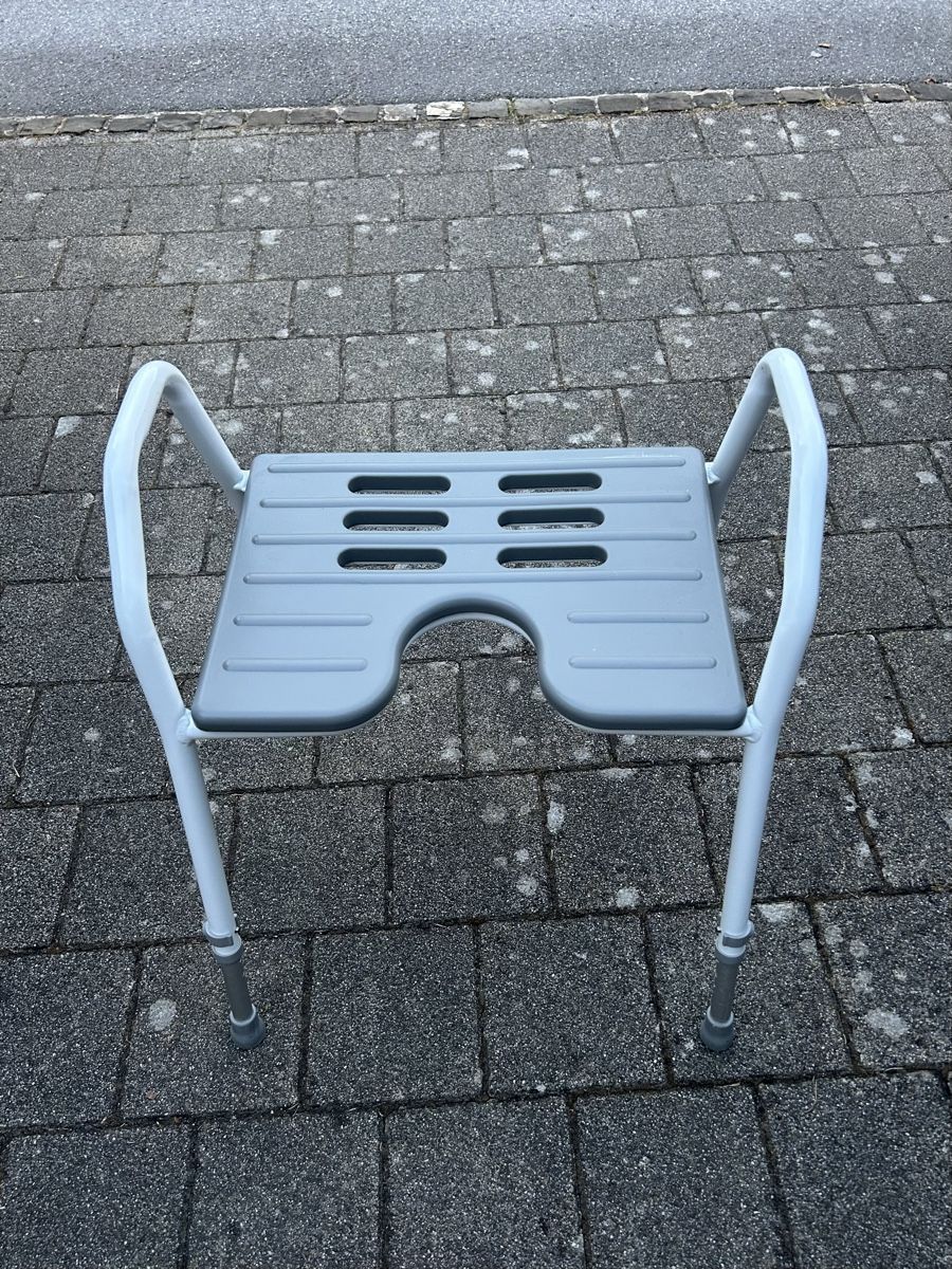 Hocker: Neuwertiger Mobilex Duschhocker mit grauem PU Sitz – Gebraucht aus Thal von Roag111