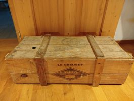 Holzkiste Le Creuset".