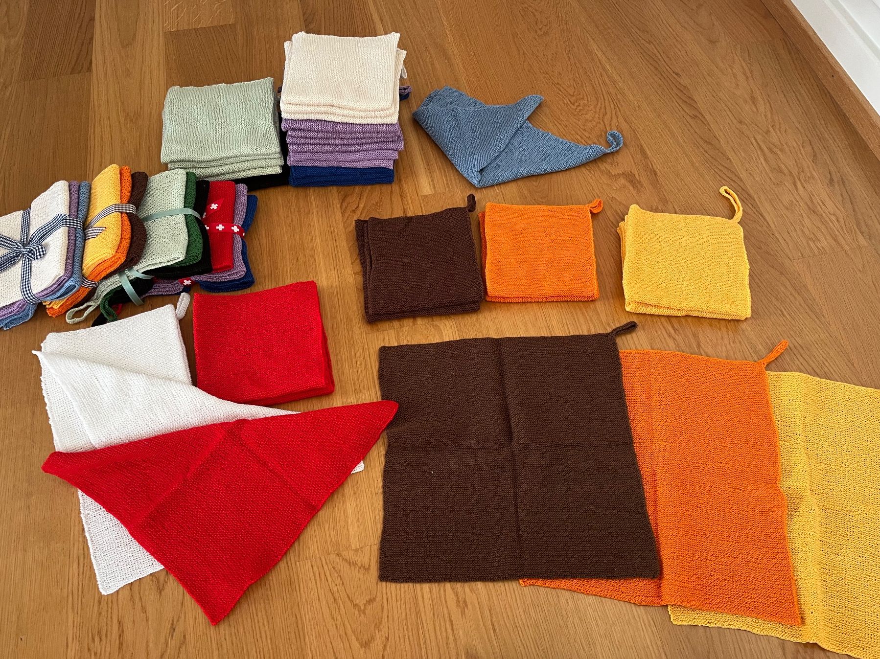 Altro per la casa: Handgestrickte Waschlappen 100% BW div. Farben – Nuovo (secondo la descrizione) da Zürich venduto da reg_rf87 6
