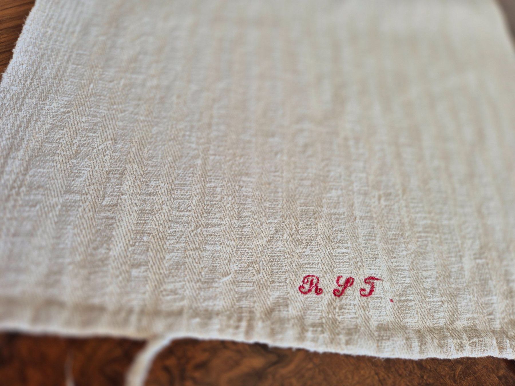 Altra biancheria da tavola: Antiker Leinen Tischläufer 260x40 cm – Usato da Bern venduto da aronari