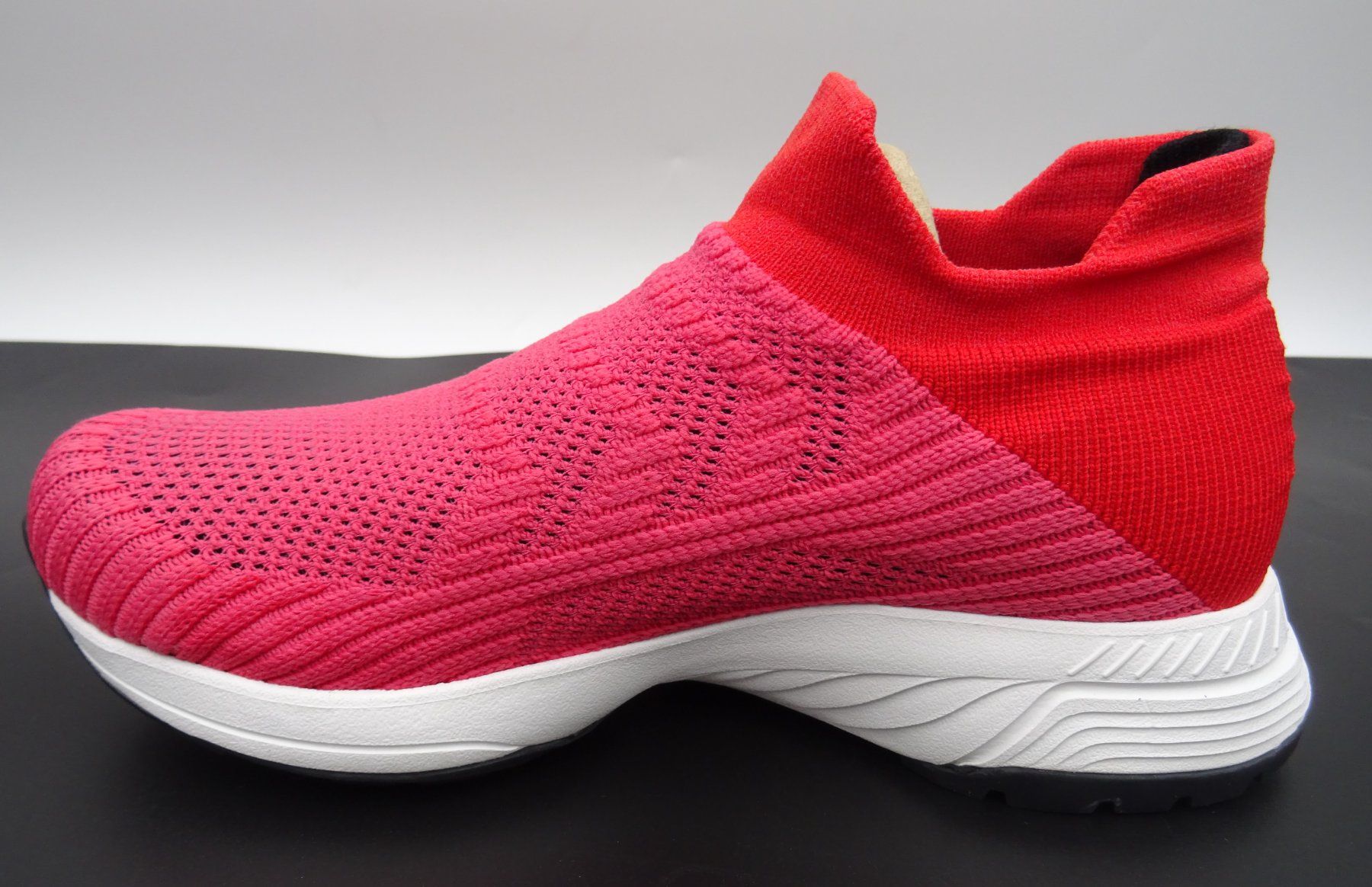 UYN Scarpe da donna: UYN FREE FLOW MASTER, PINK/ORANGE, GR. 37 – Nuovo (secondo la descrizione) da Winterthur venduto da Restwert_Winterthur 2