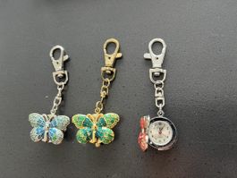 3 Schlüsselanhänger mit Uhr