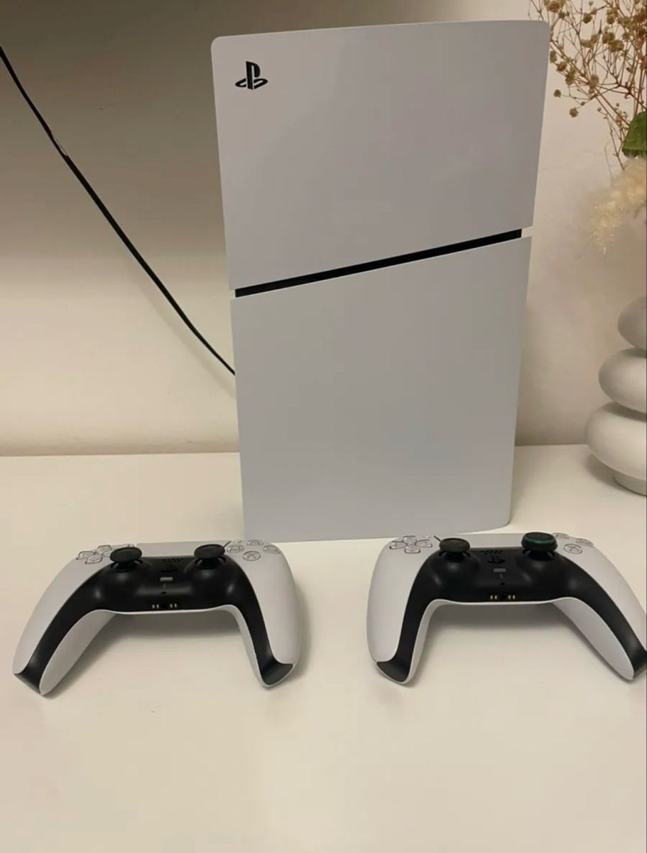Sony Console: Playstation 5 Digital Edition inkl 2 Controller – Nuovo (secondo la descrizione) da Wildhaus venduto da lst_n58m 1