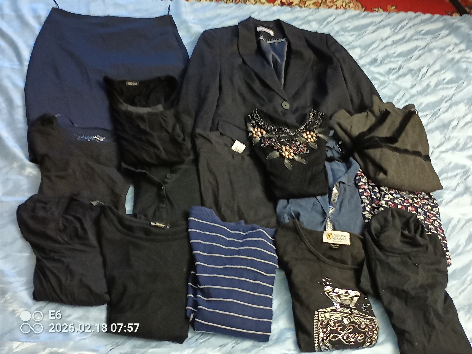 Lotti di vestiti: 14 teiliges Paket: Blazer, Jupe,Bluse, Pullis Groesse 36/38 – Usato da Zürich venduto da Mitzi6
