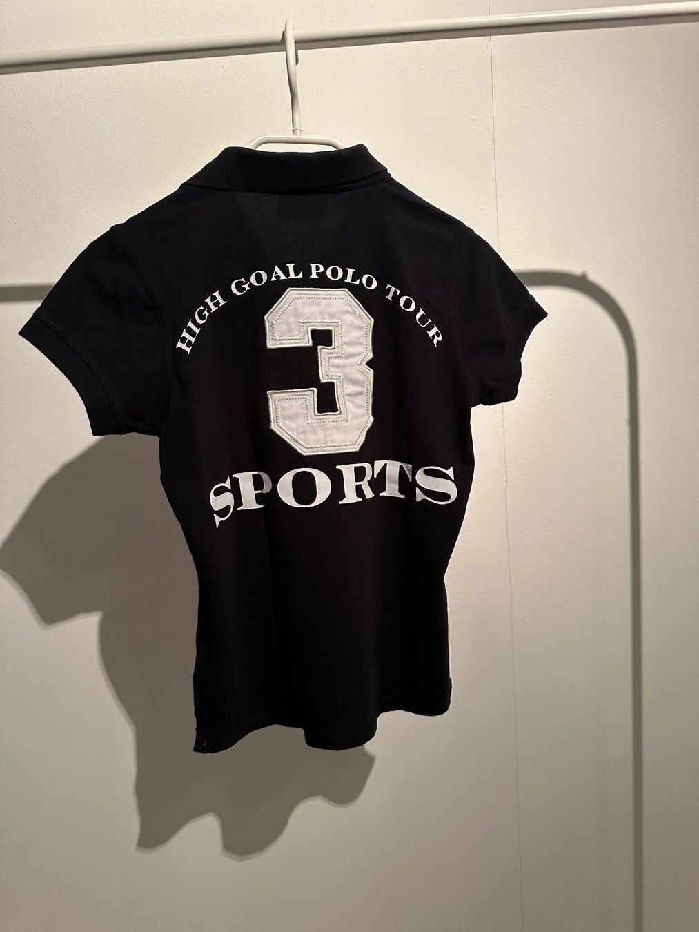 HV Polo Magliette Polo: HV Polo Shirt – Usato da Liestal venduto da Cliestal 1