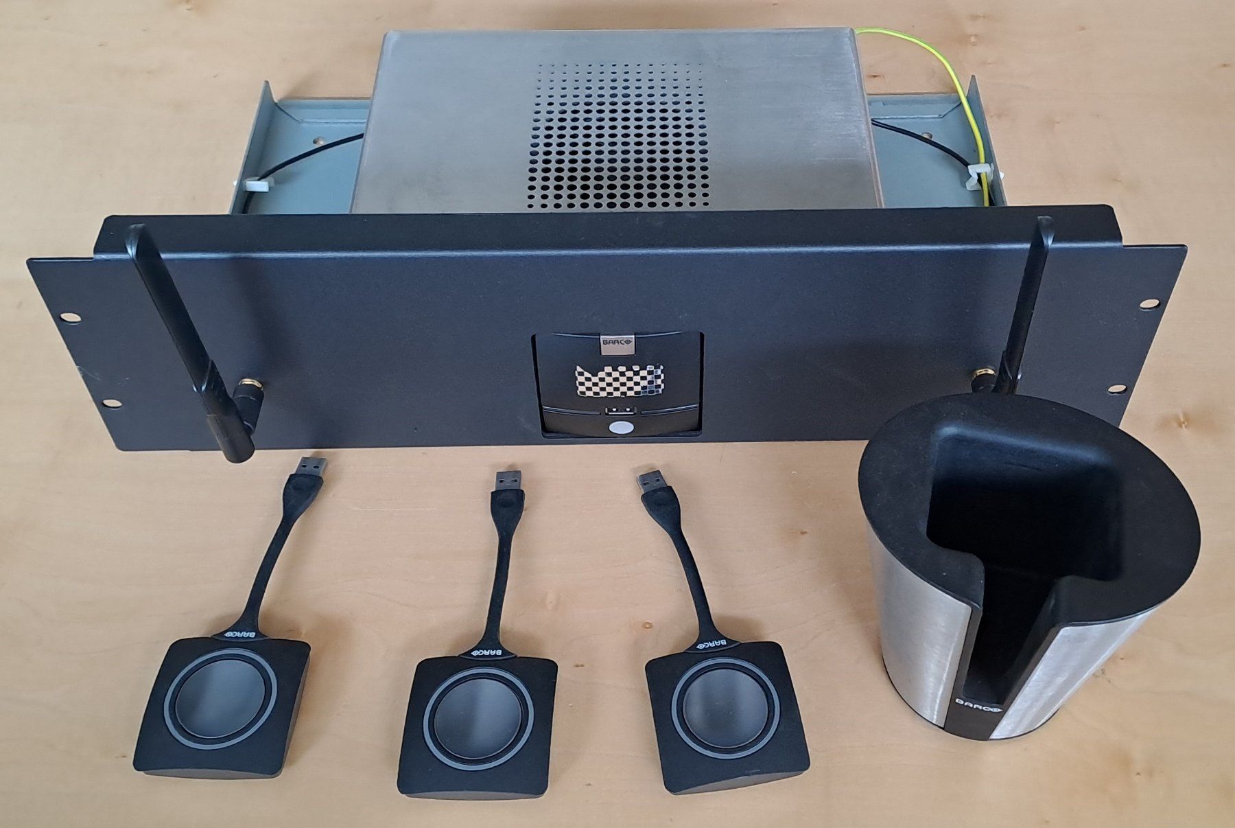 PC: Barco ClickShare CSC-1 inkl. Rackmount und 2 Buttons – Usato da Andwil SG venduto da Computerland