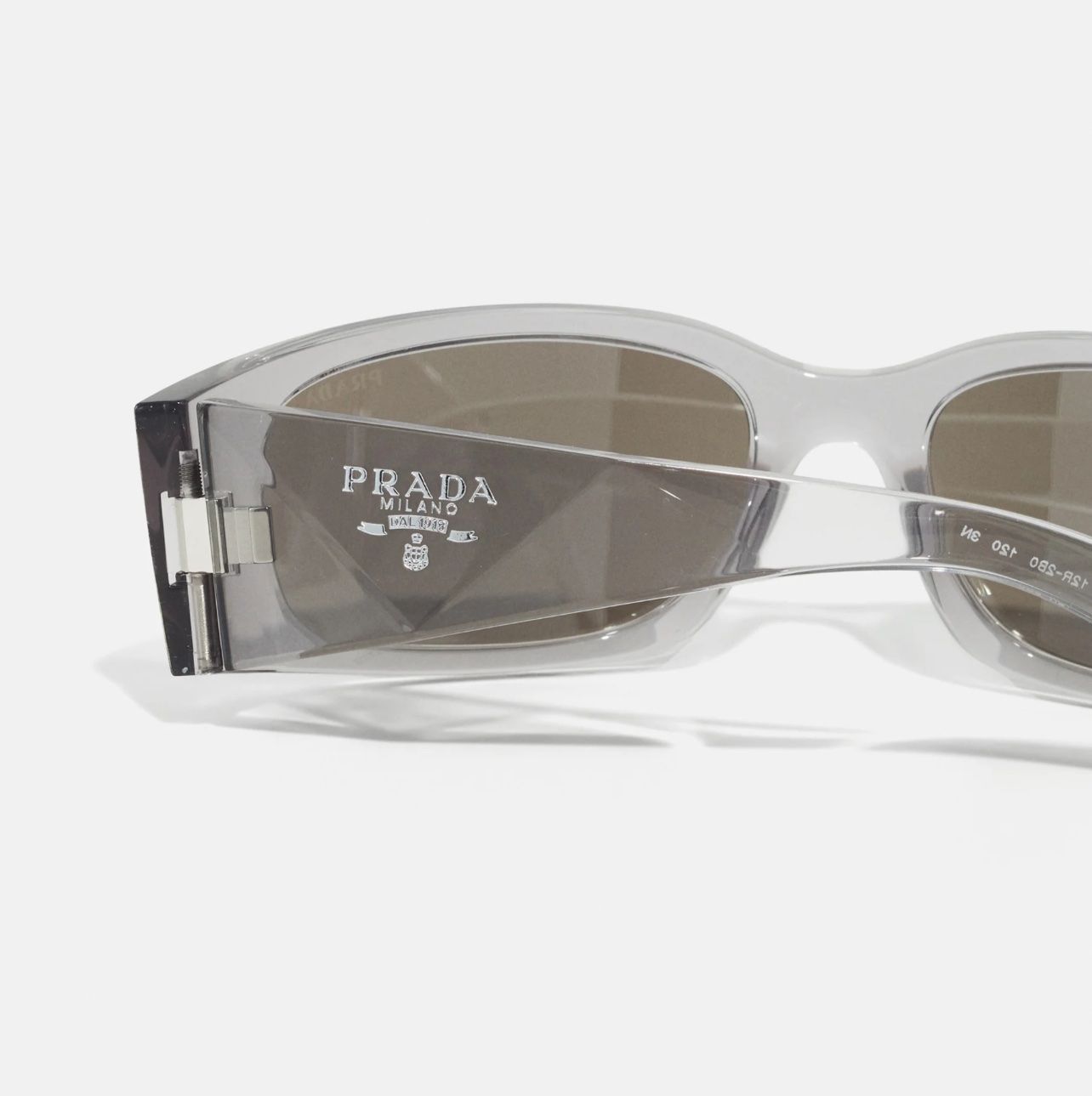 Prada Occhiali & Lenti: *PRADA Unisex - Sonnenbrille - Transparent GREY/LIGHT GREY – Nuovo e nell'imballaggio originale da Oberaach venduto da Dandy2021 3