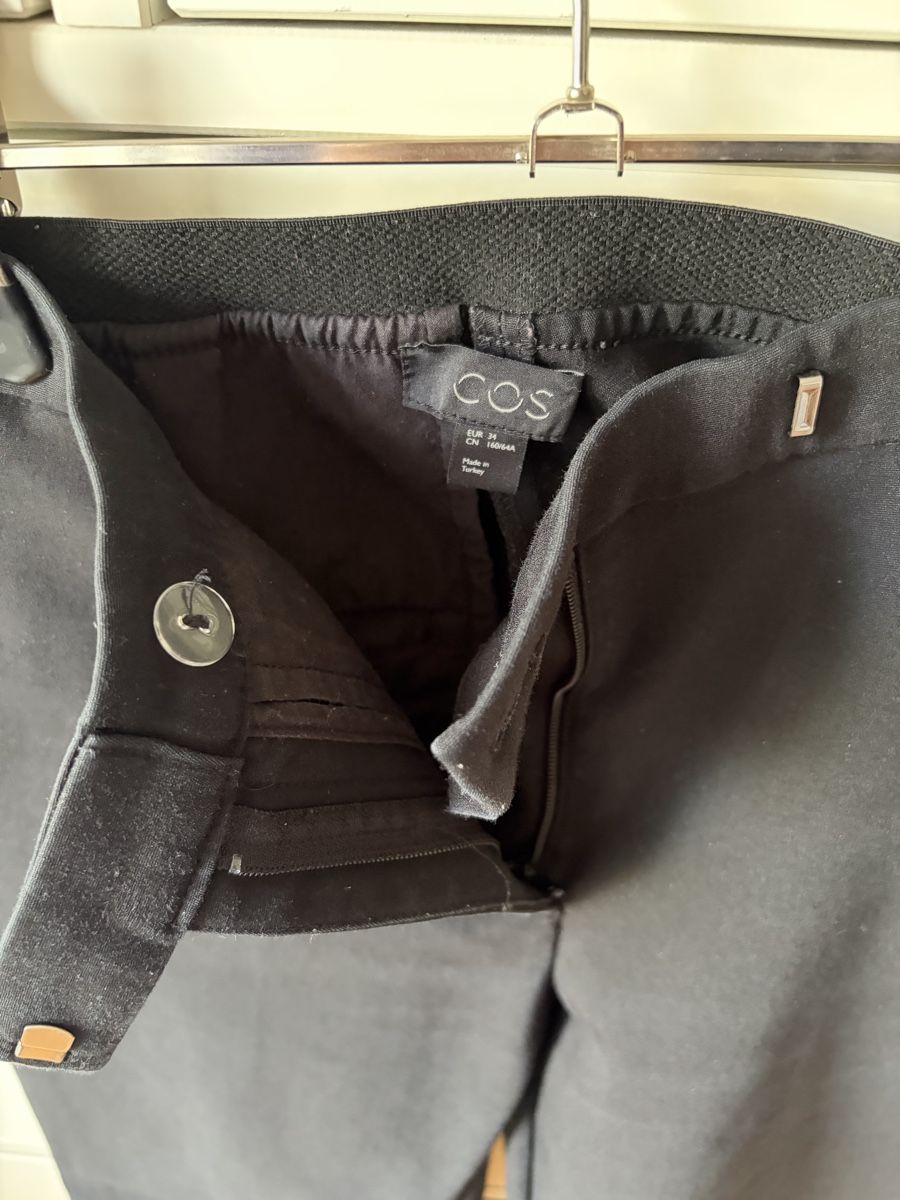 Cos Pantaloni: COS black trousers - size 34 – Usato da Zug venduto da digalvao 1