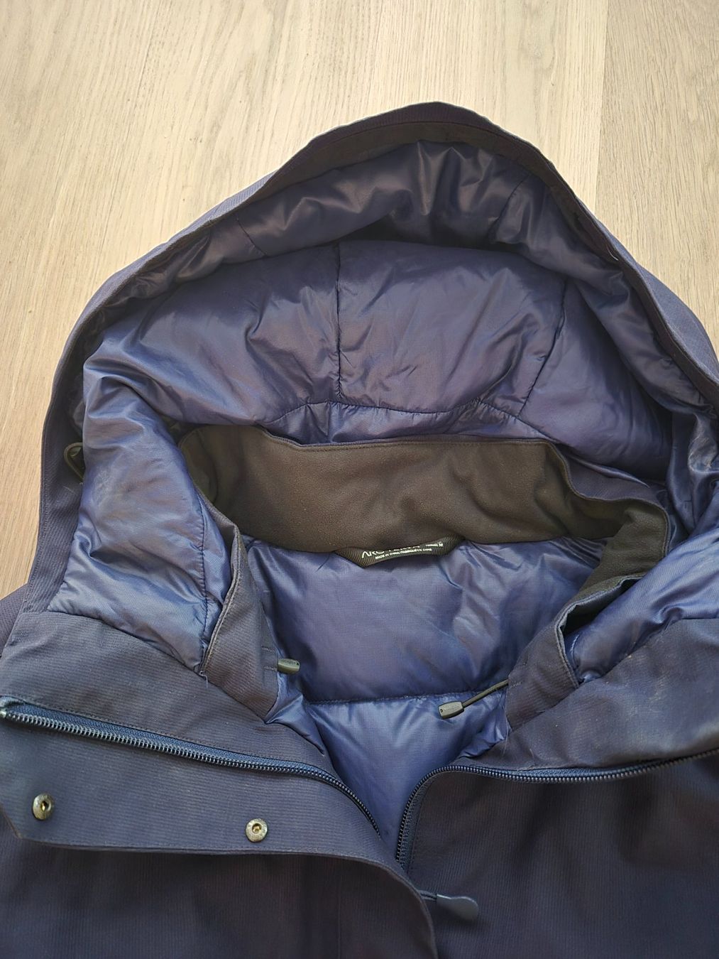 Arcteryx Cappotti: Arcteryx Daunenparka Gr.M – Usato da Küssnacht am rigi venduto da xxmajda 1